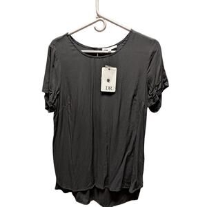 DR2 short sleeve blouse top shirt Size Medium casual career scoop neck NEw GRAY